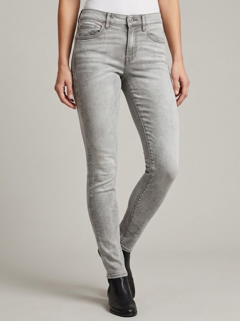 EXPRESS - Women’s Light Gray Wash Skinny Jeans